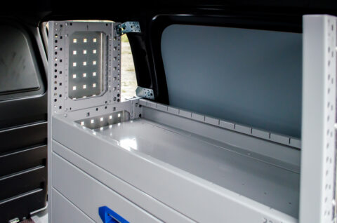 Zevim aménagement de véhicules, Volkswagen Caddy L1H1. Système vertical.